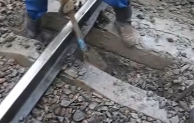 Подмыв железнодорожных путей