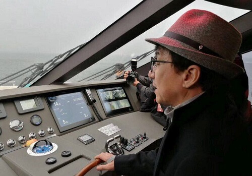 Джеки Чан купил 38-метровую яхту для нового фильма